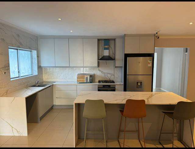 9 BEDROOM FREESTANDING FOR SALE IN TABLE VIEW